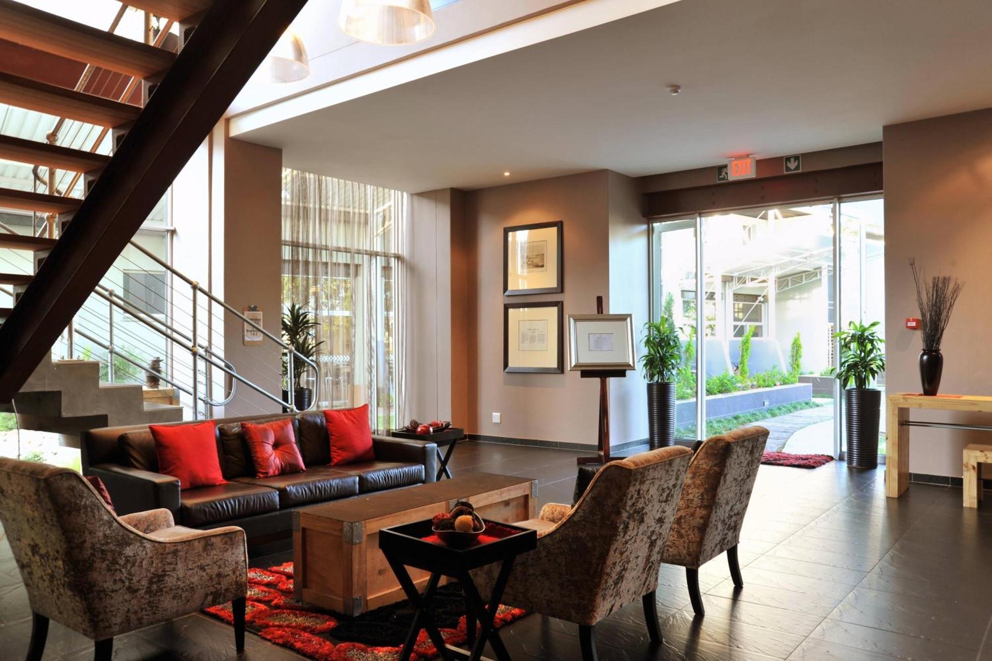 Protea Hotel By Marriott O R Tambo Airport Kempton Park Exterior foto